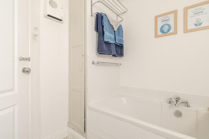 Dog Friendly Cottage 2 Mins To Beach With Hot Tub And Zappi Ev Lessingham Dış mekan fotoğraf